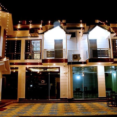 Hotel Aayes And Resort Shānti Niketan Екстериор снимка