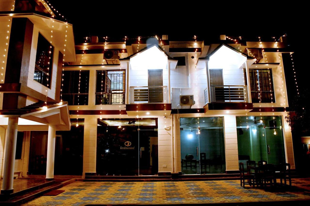Hotel Aayes And Resort Shānti Niketan Екстериор снимка