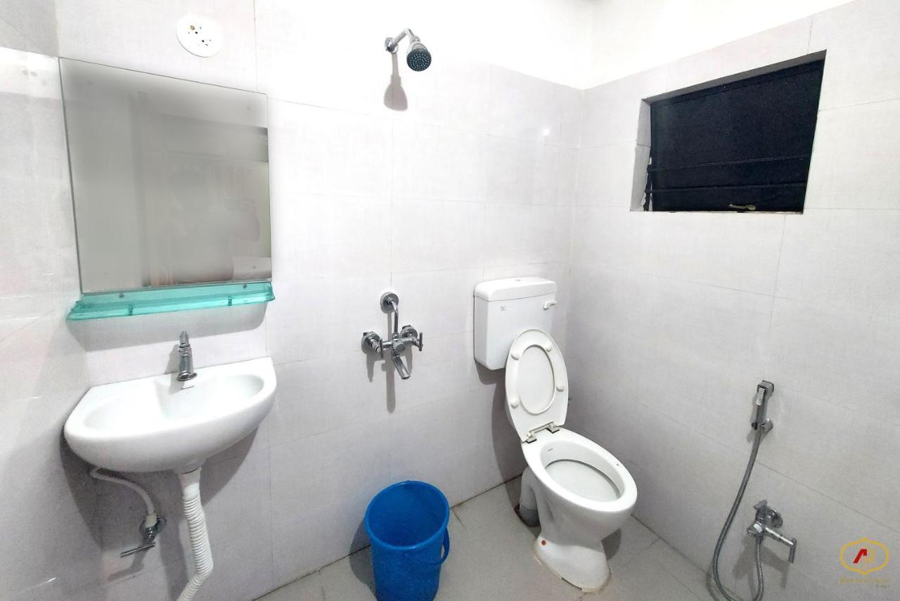 Hotel Aayes And Resort Shānti Niketan Екстериор снимка